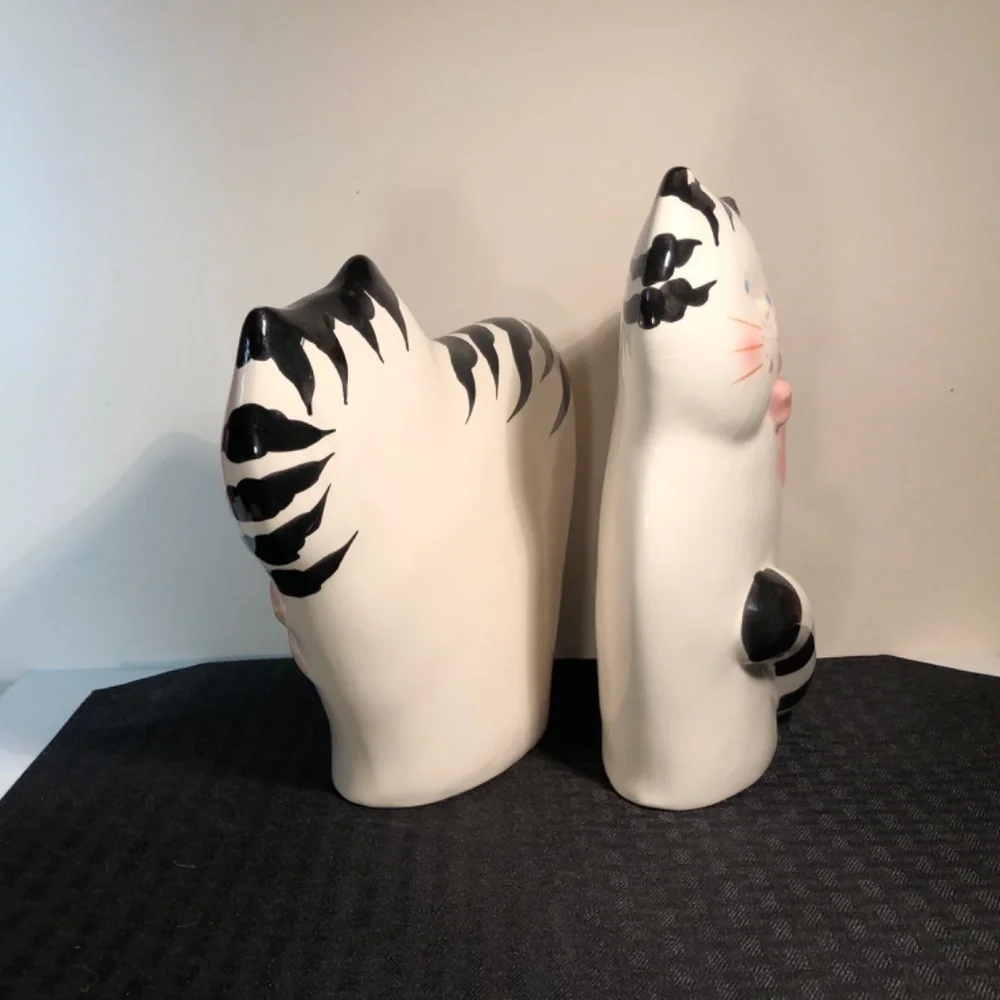 Big ! Set of 2 Vintage Cat 🐈 Figures black & white ceramic Super Cute